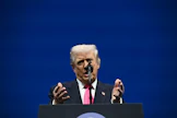 Yhdysvaltain presidentin Donald Trump (kuvassa) sanoi, että Ukrainan presidentin Volodymyr Zelenskyin on pakko pitää Yhdysvaltain suunnitelmasta lopettaa Venäjän hyökkäyssota. LEHTIKUVA/AFP.
