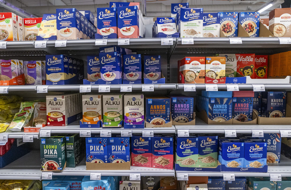 Kauppajätit korostavat, että niiden omiin merkkeihin kohdistuvat rajoitukset nostavat väistämättä ruoan hintaa.