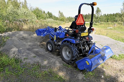 Oikea Konekauppa -konserni alkaa myydä Solis-pientraktoreita. Myymälämyynti painottuu vakioituihin perusmalleihin.