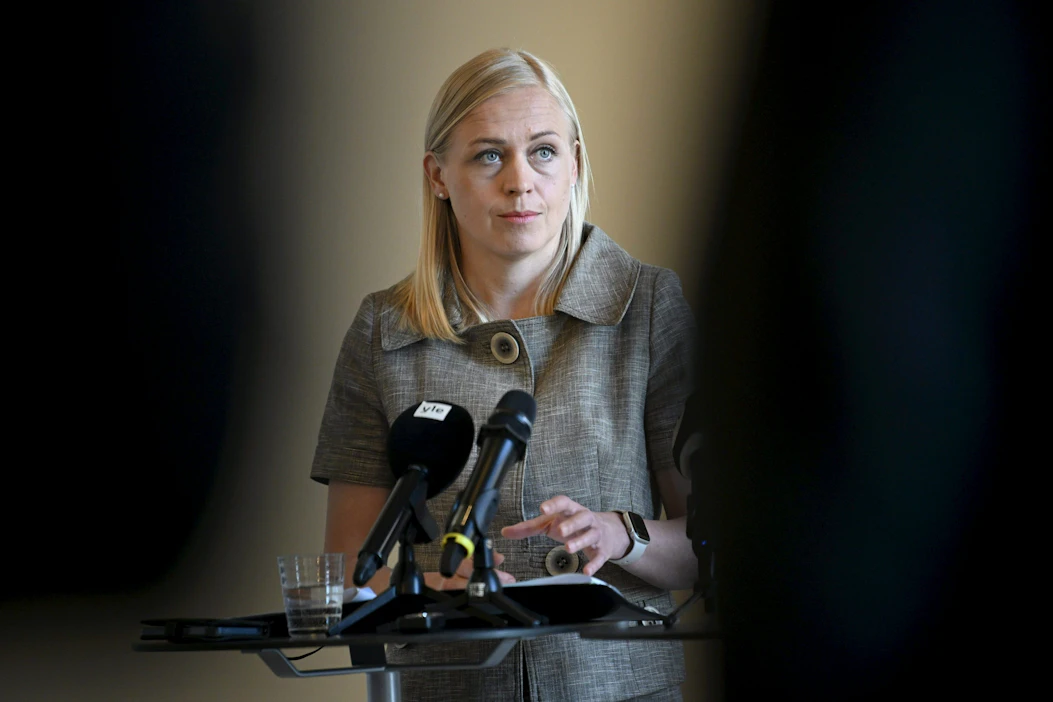 Ulkoministeri Elina Valtosen mukaan Hamas-johtajan salamurha ei vaikuta toistaiseksi Libanonissa olevien 200 suomalaisen rauhanturvaajan tilanteeseen. LEHTIKUVA / Mikko Stig.