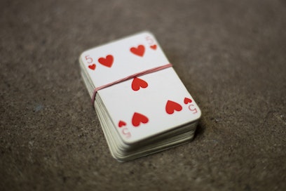 Suomessa on noin 733 000 pelaajan läheistä. Vajaat miljoonalla on siis kokemusta haitallisesta rahapelaamisesta läheisen näkökulmasta.