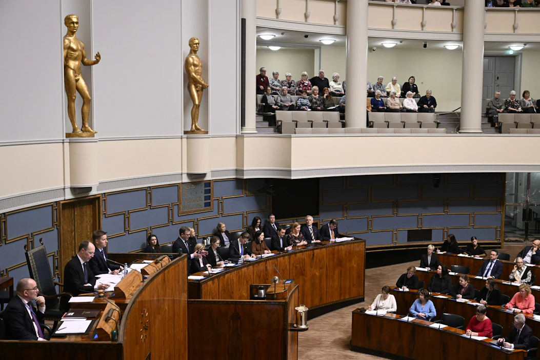 Suomalaisten kiinnostus politiikkaa kohtaan on Evan kyselyn mukaan kasvanut reippaasti. LEHTIKUVA / Emmi Korhonen.
