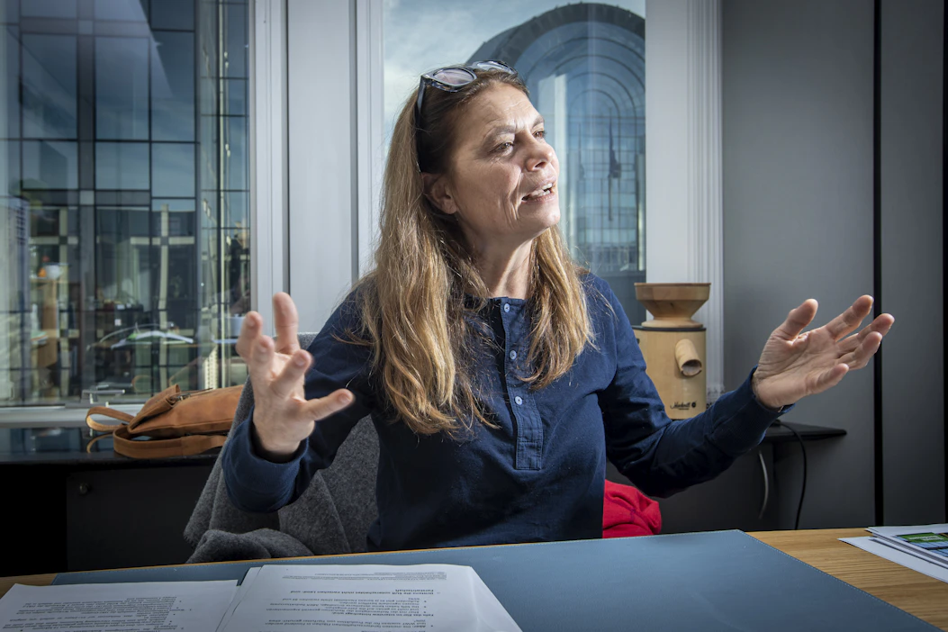 Itävaltalainen europarlamentaarikko Sarah Wiener (vihr.) lupailee muutoksia komission maatalouden kemiallisia torjunta-aineita koskevaan esitykseen.