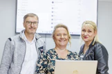 Pentti Korkiatupa, Marika Hiltunen ja Susanna Hämäläinen pitävät asiakaskontakteja tärkeinä sekä palvelun että tuotekehityksen kannalta. 