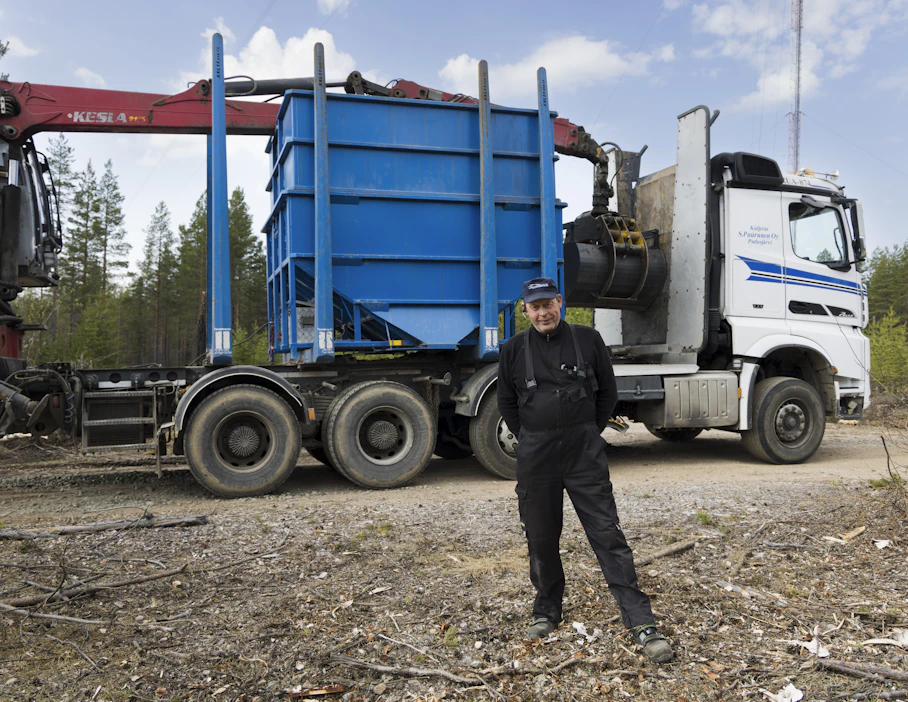 Sora-Sampo syntyi Pudasjärvellä toimivan kuljetusyrittäjän Sampo Puurusen ideasta.