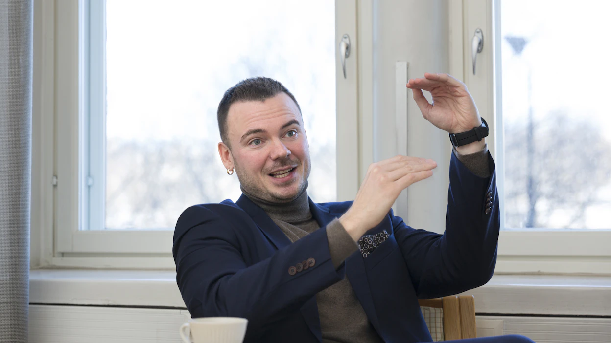Sahateollisuus ry:n toimitusjohtaja Tino Aalto povaa sahatavaramarkkinoille maltillista käännettä parempaan ensi vuoden aikana.