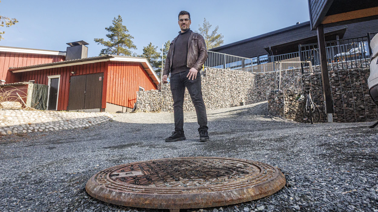 Maan alle on kaivettu hulevesien viivytyssäiliö. Sen on määrä viivyttää vesien välittymistä kaupungin verkkoon kovalla sateella, kertoo Pekka Tuuri.