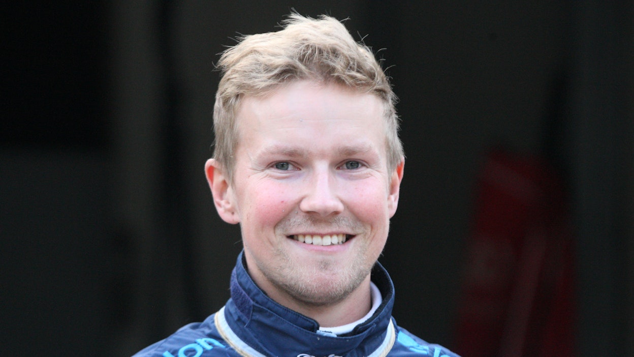 Niko Huuskola toivoo saavansa mahdollisuuden ajaa kilpaa enemmänkin Ruotsissa. Viime kaudella Suomessa nuori ohjastaja ajoi 108 starttia, joista hän voitti seitsemän.