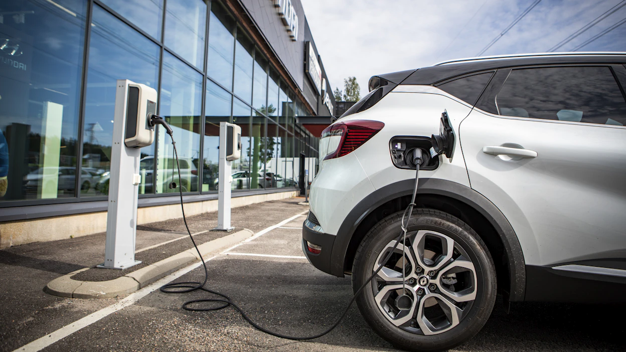 Sähköautojen akkujen kestävyys on luultua parempi. Akun käyttöikää voi pidentää lataamalla akun 80 prosenttiin.