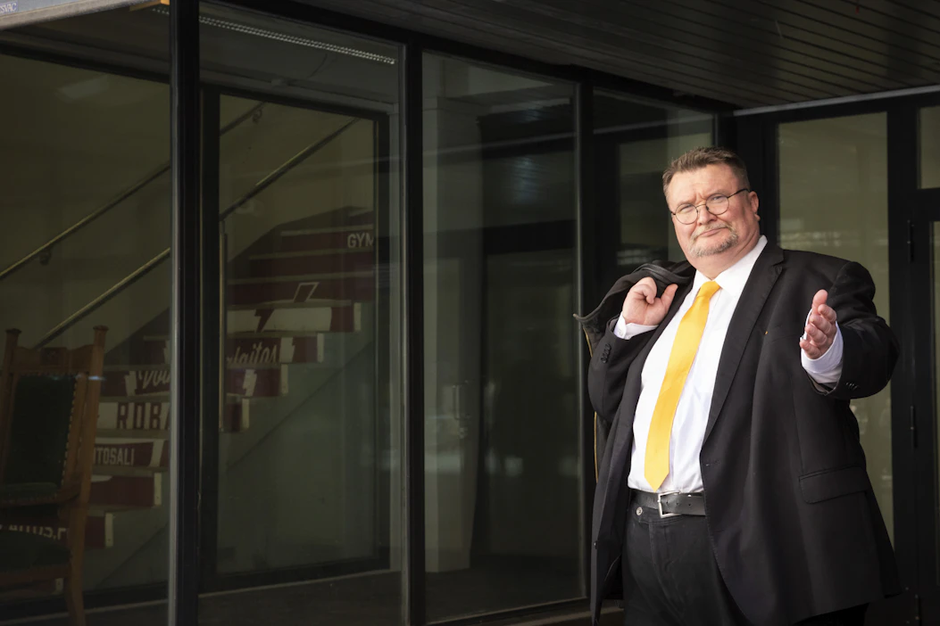 Perussuomalaisten puoluesihteeri Arto Luukkanen lupaa puolueen lähtevän ensi vuoden eduskuntavaaleihin uudella poljennolla. Kampanjakärkenä on hyvinvointialueiden puuttuvat miljardit.