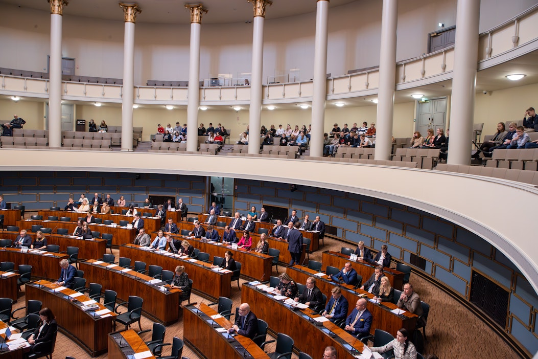 Eduskunnan täysistuntosali.