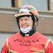 Tuomas Pakkasella on kiireitä, kun talli on jakautunut kahteen maahan. Mies kilpailee ahkerasti kotimaan viikonlopun raveissa. Suurimmat palkinnot on tarjolla lauantaina Killerjärvellä.