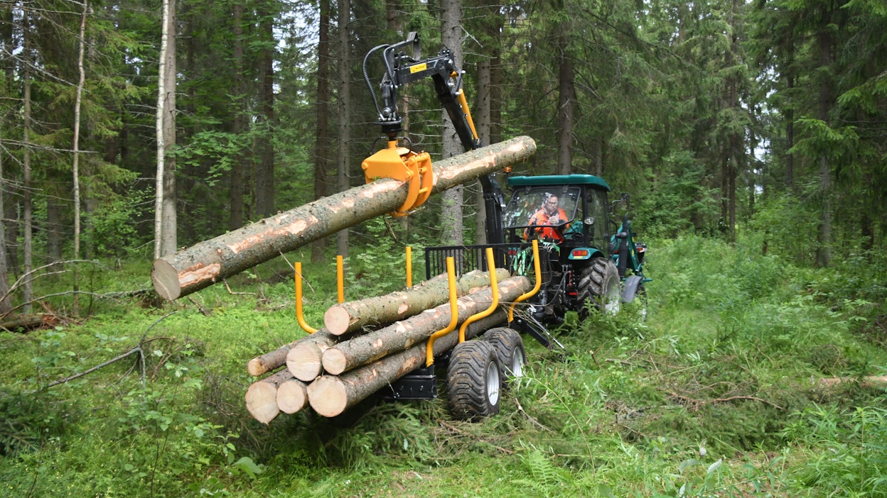 Tuulenkaatojen keruussa kapea yhdistelmä toimii erityisen hyvin.