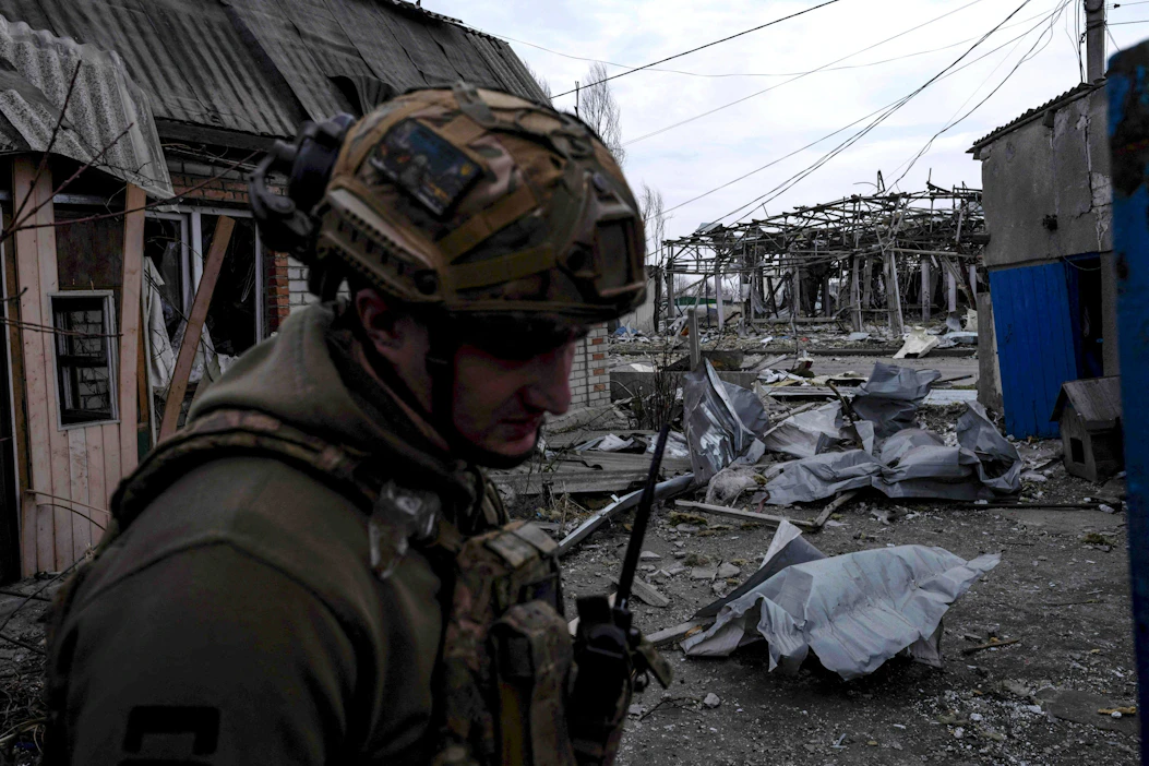 Venäjä hyökkää Ukrainassa tällä hetkellä vahvasti erityisesti Pokrovskin ja Zaporizhzhjan suunnalla. Arkistokuva Pokrovskista maaliskuulta. LEHTIKUVA/AFP/PRESS SERVICE OF THE 93RD KHOLODNYI YAR SEPARATE MECHANIZED BRIGADE.