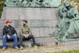 Pauli Hokkanen ja Tuomas Eriksson tutustuivat toisiinsa Tampereen musiikkielämässä. He uskovat, että lasten sananmuunnoskirjalle on paikkansa. Vanhat vitsikirjat tai sananmuunnokset ovat olleet osin jopa rasistisia tai liian aikuisten maailmaa, miehet tuumivat. Uuden lastenkirjan lopussa on myös osio, joka on ehdottomasti aikuisilta kielletty, he paljastavat.