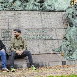 Pauli Hokkanen ja Tuomas Eriksson tutustuivat toisiinsa Tampereen musiikkielämässä. He uskovat, että lasten sananmuunnoskirjalle on paikkansa. Vanhat vitsikirjat tai sananmuunnokset ovat olleet osin jopa rasistisia tai liian aikuisten maailmaa, miehet tuumivat. Uuden lastenkirjan lopussa on myös osio, joka on ehdottomasti aikuisilta kielletty, he paljastavat.