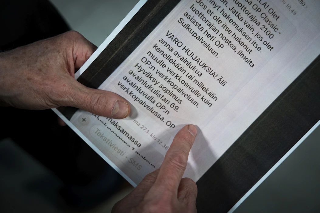 Huijauksia on tehty usein tekstiviesteillä. Nykyisin huijaukset ovat muuttuneet.