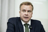 Keskustan puheenjohtaja Antti Kaikkonen sanoo STT:n haastattelussa, että nykyinen rahoitusjärjestelmä ei ole ennustettava tai kannustava. LEHTIKUVA / Roni Rekomaa.