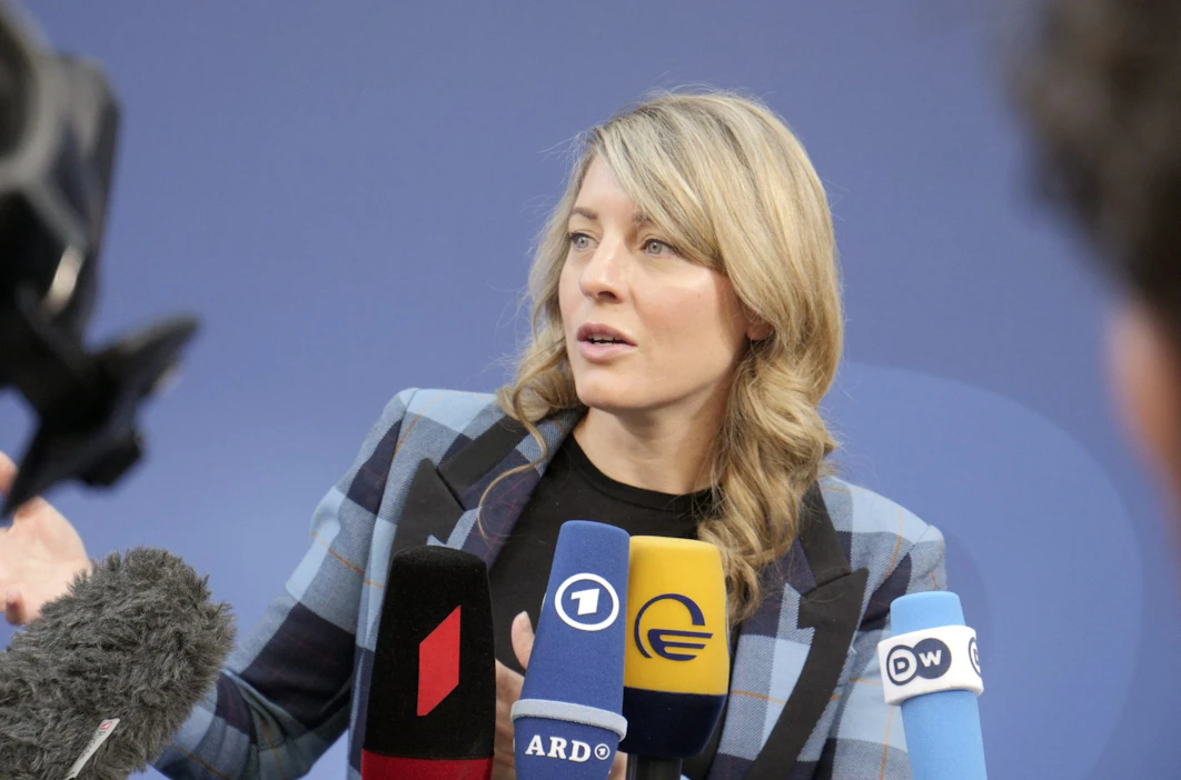 Kanadan ulkoministeri Melanie Joly arvioi Brysselissä, että Kanada pystyisi hyväksymään Suomen ja Ruotsin Nato-hakemukset kansallisella tasolla hyvin nopeasti, jopa päivissä. Lehtikuva / Lassi Lapintie.