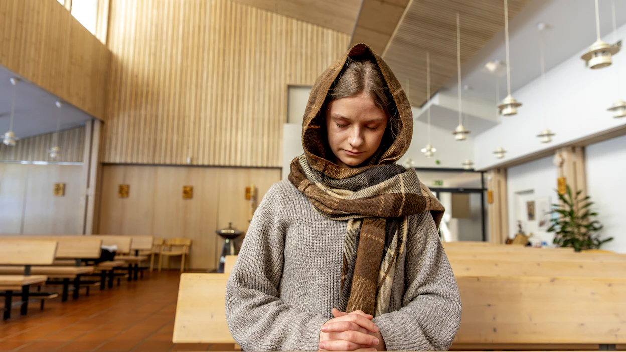 Saara Savolainen haaveilee katolisesta puolisosta ja suurperheestä. Hän on kasvanut yhdeksänlapsisessa perheessä.
