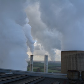 Sähkön ja energian teko kivihiilellä tuottaa paljon päästöjä. Kuvassa ruskohillikaivos Saksassa.
