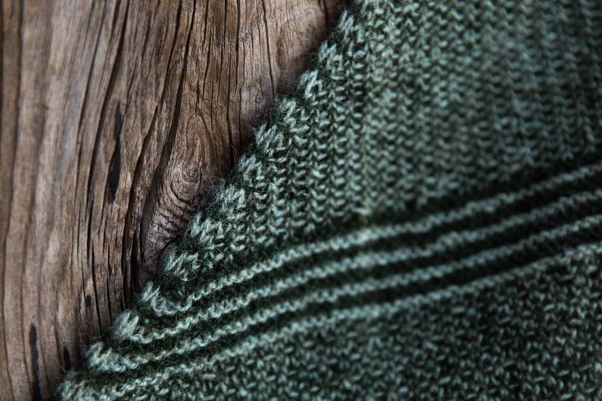 Valentina Consalvin suunnittelemassa Havina-huivissa on kiinnostavia kuviopintoja.