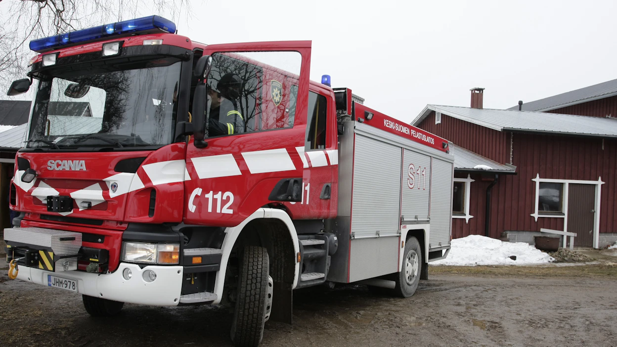 Maatiloilla tulipalot alkavat usein tuotantorakennuksien lämpötekniikasta. Onnettomuuden varalta on tiloilla myös harjoiteltu esimerkiksi eläinten evakuointia, kuten kuvan tapauksessa tehtiin.
