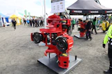 Yli 50 vuotta toiminut Waratah valmistaa ja markkinoi oman merkkinsä alla punaisia harvesteripäitä. Myös John Deere Forestry valmistuttaa koneisiinsa asennettavat harvesteripäät Waratah:lla, silloin ne ovat keltaiseksi maalattuja. 