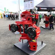 Yli 50 vuotta toiminut Waratah valmistaa ja markkinoi oman merkkinsä alla punaisia harvesteripäitä. Myös John Deere Forestry valmistuttaa koneisiinsa asennettavat harvesteripäät Waratah:lla, silloin ne ovat keltaiseksi maalattuja.