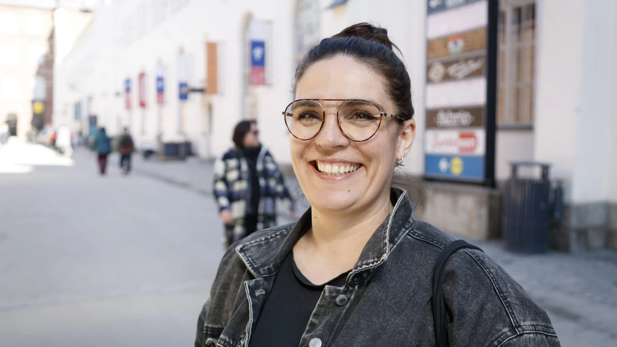 "Jos tilanne nyt vaatii sen, että minä muiden mukana irtisanoudun, niin totta kai olen valmis siihen", sanoo sairaanhoitaja Minna Malkamäki. LEHTIKUVA / Kalle Parkkinen.