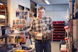 Varaosia myydään paljon, mutta Fordson Majorin ylisuuret männänrenkaat ovat jääneet hyllyyn jo 80-luvulla. ”Sylinteriputkilla varustettua moottoria ei juuri ylisuureksi porata”, Heikki Vilppula naurahtaa.