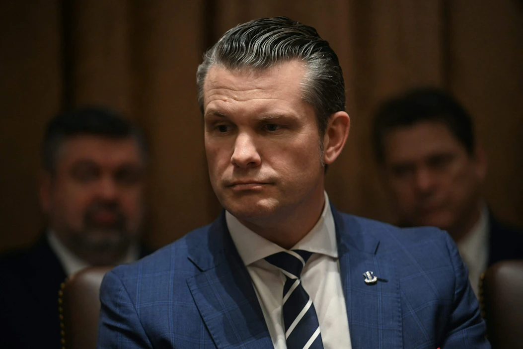 Yhdysvaltain puolustusministeri Pete Hegsethin kerrottiin antaneen ohjeensa ennen presidentti Donald Trumpin ja Ukrainan presidentti Volodymyr Zelenskyin epäonnistunutta tapaamista. LEHTIKUVA/AFP.