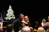 Presidentti Alexander Stubb tapasi Turussa vähävaraisten joulujuhlan järjestäneitä vapaaehtoisia ja juhlavieraita.  LAURA UKKONEN / LEHTIKUVA / STR. 