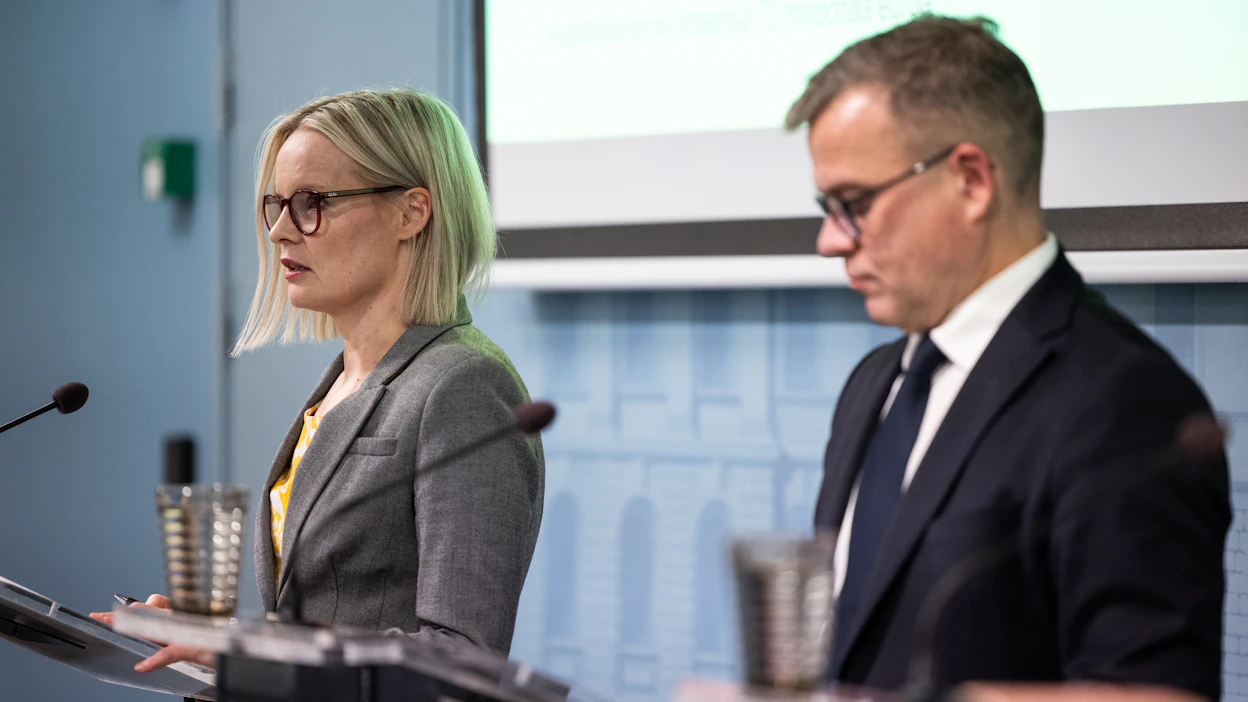 Valtiovarainministeri Riikka Purra (ps.) ja pääministeri Petteri Orpo (kok.).