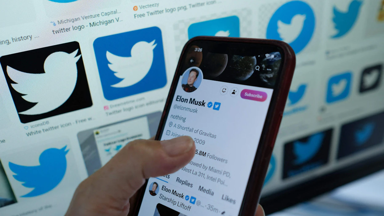 Twitterin omistaja Elon Musk kertoo tilillään, että sosiaalisen median alustalle on tulossa tavallisten yksityisviestien rinnalle mahdollisuus soittaa video- ja äänipuheluita. LEHTIKUVA/AFP.