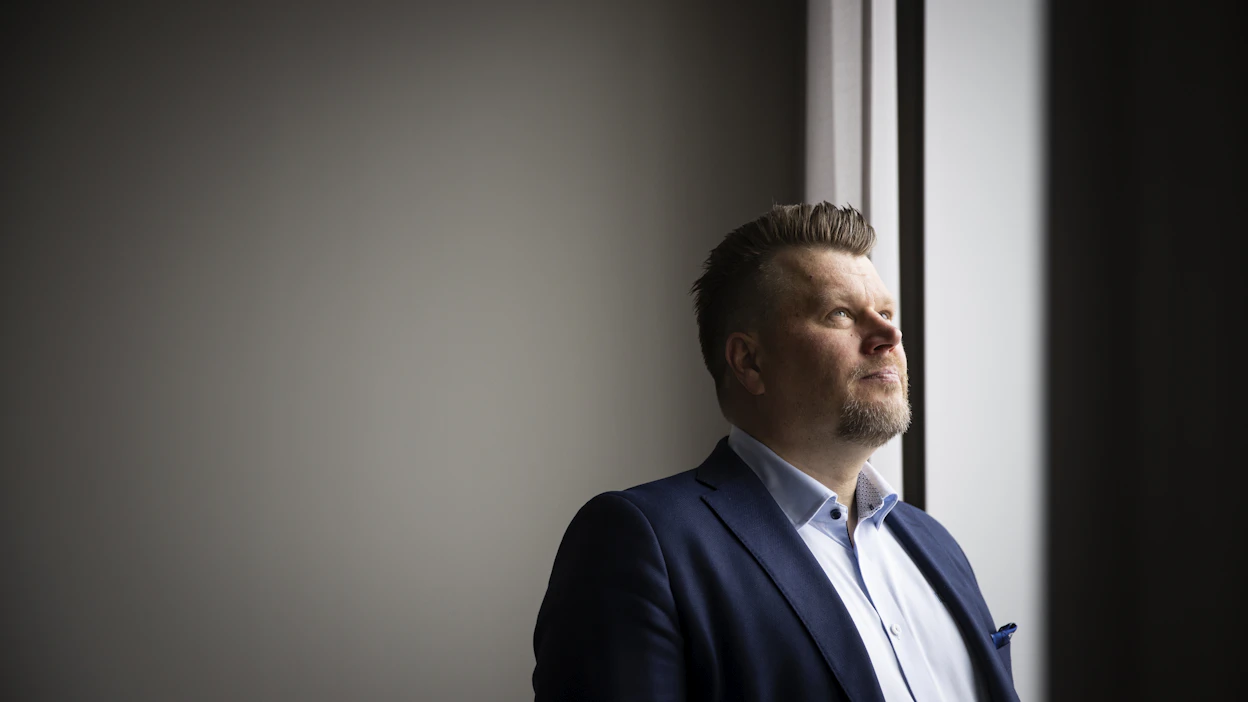 KPY:n toimitusjohtaja Anssi Lehikoinen kuvattuna KPY:n omistaman sijoitusyhtiö Sentican toimistolla.