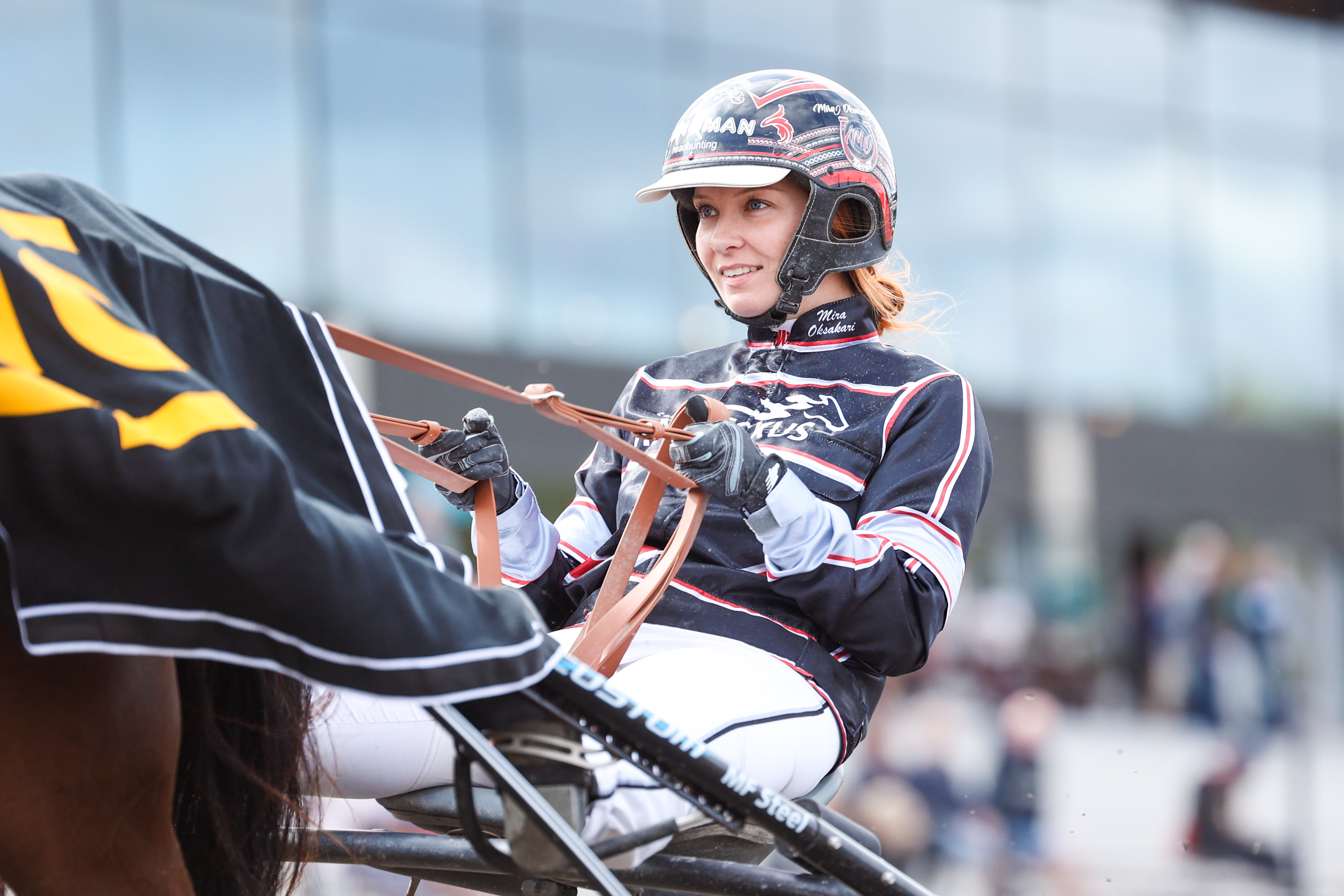 Salamakypärät-kilpailusarja on ollut nuorille ohjastajille hyvä ponnahduslauta. Viime kaudella kisassa mukana oli muun muassa kuvan Mira Oksakari.