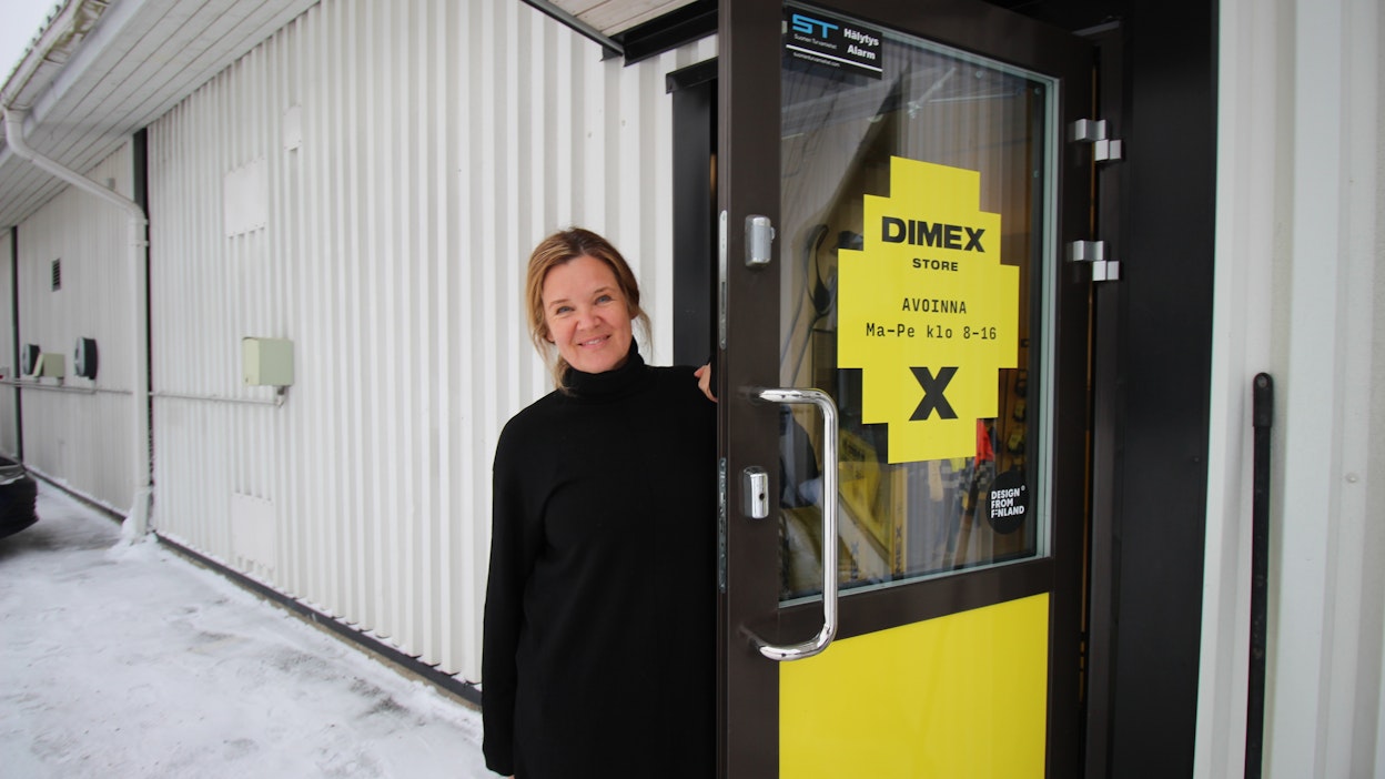 Dimexin pääkonttori ja myymälä sijaitsevat Leppävirralla. Toimitusjohtaja Anu Syrmä on ylpeä yrityksen juurista maaseudulla.