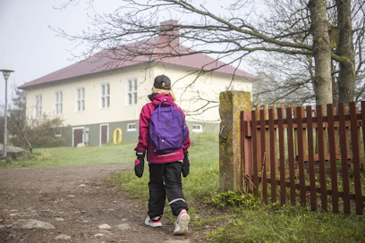 Kouluterveyskyselyn 2023 mukaan joka viikko kiusaamista muiden oppilaiden taholta oli kokenut hieman alle joka kymmenes 4. ja 5. luokan oppilaista. Kuvituskuva.