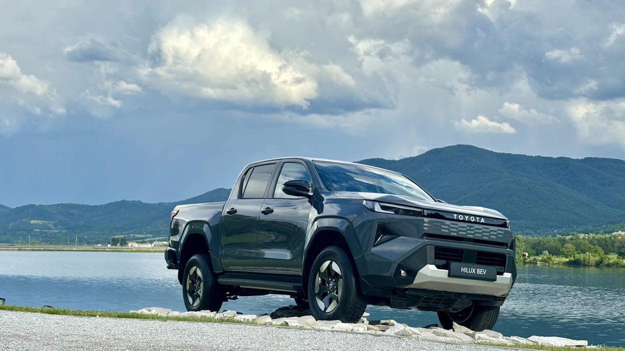 Toyota Hilux on avolavojen kunkku 27 miljoonan kappaleen myynnillä.