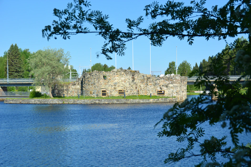 1600-luvulla Kajaaninjoen vartijaksi rakennettu Kajaanin linna on mahdollisesti maailman pohjoisin kivilinna.