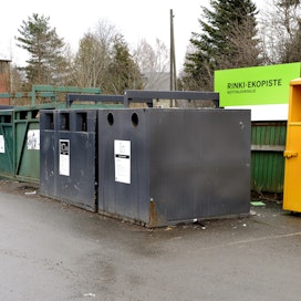 Vuonna 2021 suomalaiset toivat Rinki-ekopisteille kierrätettäväksi yhteensä 58 700 tonnia pakkausjätettä, kun taas vuonna 2016 luku oli vain 22 900 tonnia. Arkistokuvassa Rinki-ekopiste Iitissä Päijät-Hämeessä.