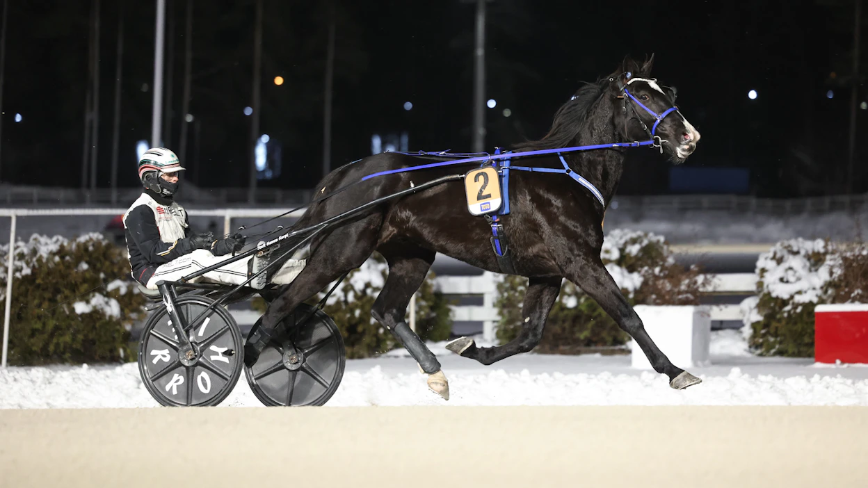 Edward Snipes käytti hyvän lähtöpaikkansa hyödyksi GLi Grand Prix -finaalissa.