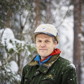 Ville Aarnio sijoittaa metsiin, joissa on luontoarvoja. Esimerkiksi puronvarret kiinnostavat. Tietäkään ei välttämättä tarvita perille asti, jos metsän saa suojeluun.