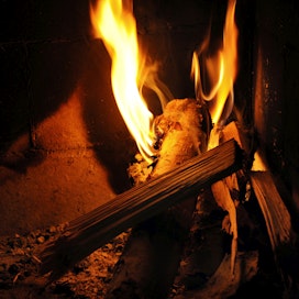 Puun palaminen tulisijassa vie runsaasti ilmaa, mikä pitää huomioida ilmanvaihdossa.