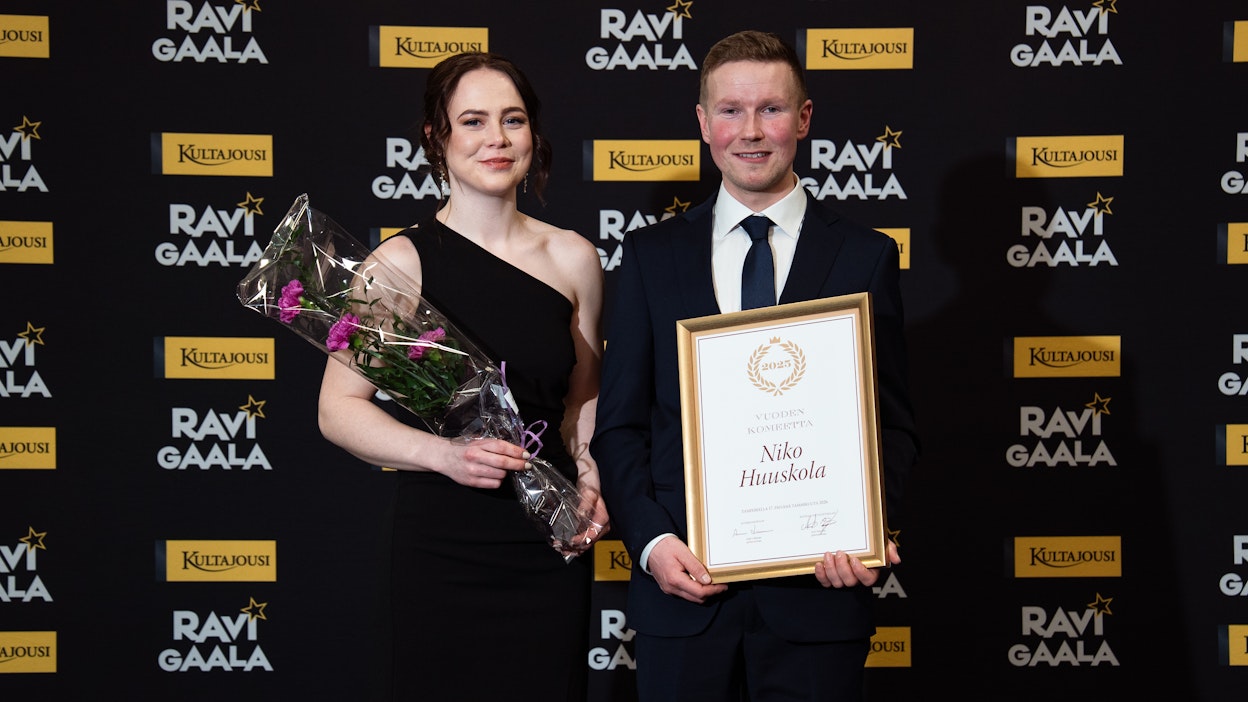 Katariina Nurmosen ja Niko Huuskolan hieno ravivuosi huipentui vuoden komeetan palkitsemiseen.