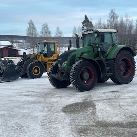 Molemmat kuvassa näkyvät koneet on ostettu Suomessa toimivan yrityksen käyttöön toisessa EU-maassa olevasta yrityksestä eli kyseessä on ollut yhteisömyynti.