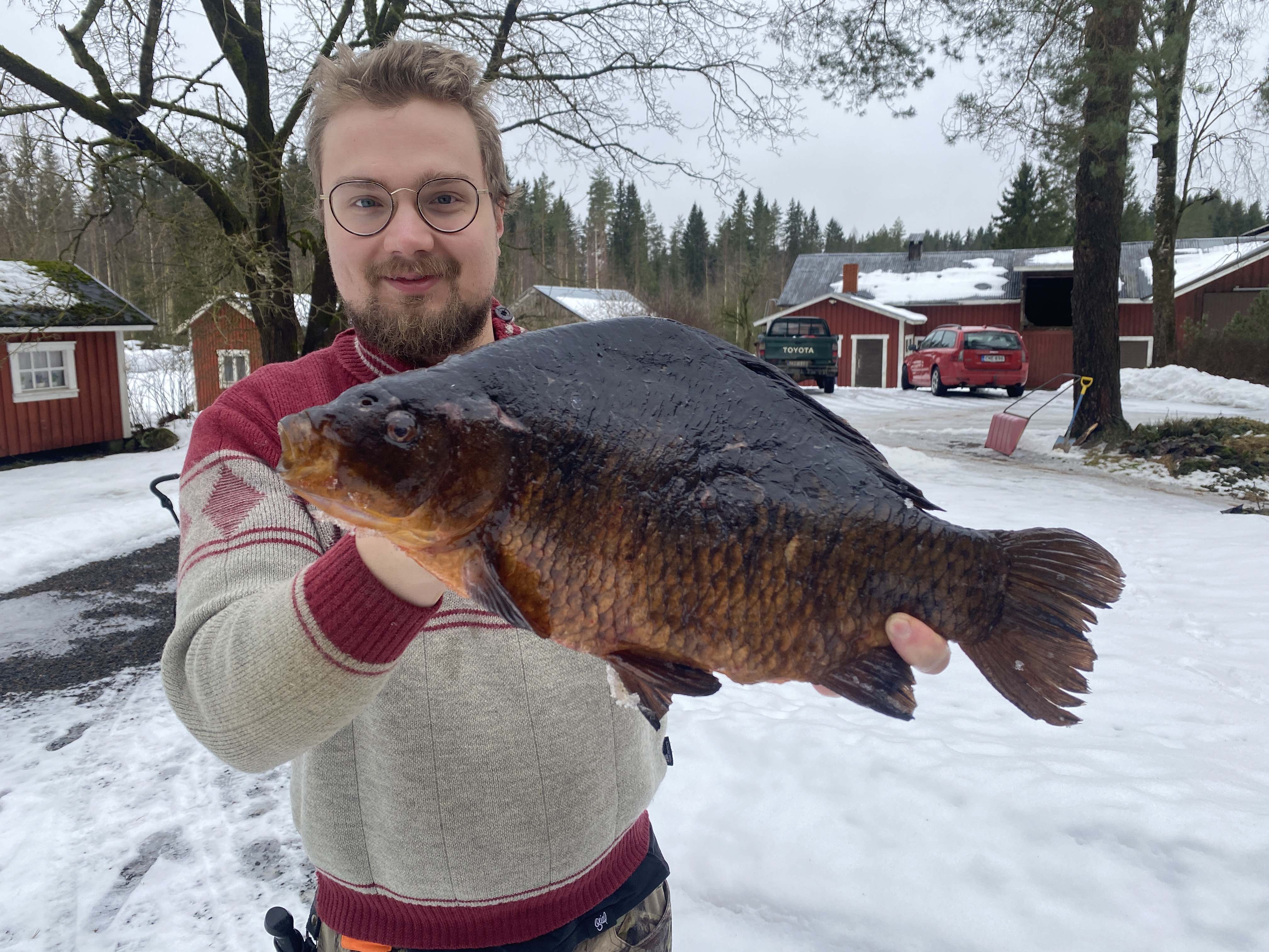 Syntymäpäivänä saaliiksi tullut 2,5-kiloinen järkäleruutana oli poikkeuksellinen näky. Kalan koko ei kuitenkaan ollut sen erikoisin ominaisuus.