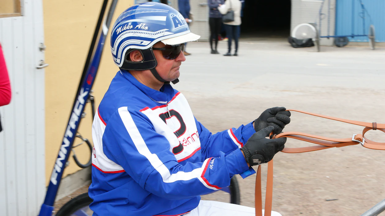 Mikko Aho odottaa vuodenvaihdetta ja tulevaa vuottakin kädet syyhyten.