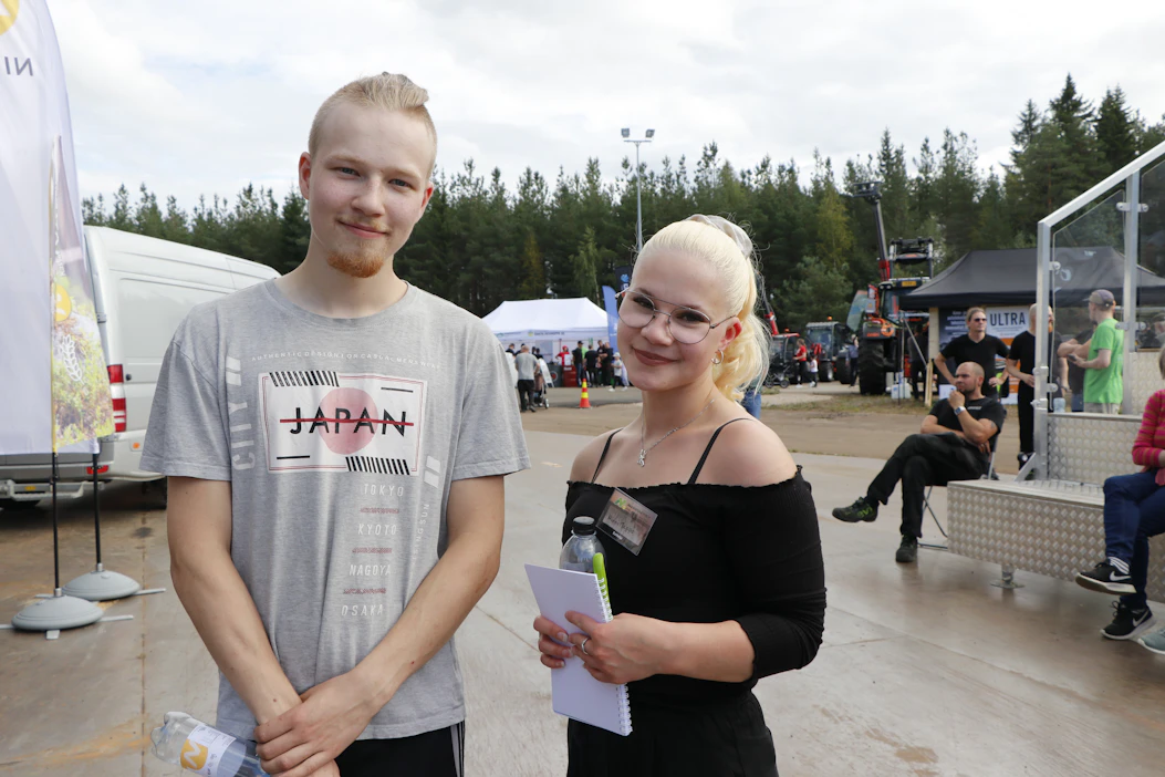 Jere Jämsä ja Ninni Teppo asuvat kumpikin tahoillaan rintamamiestalossa Nivalassa. Maaseutu tuntuu asuinpaikkana turvalliselta.